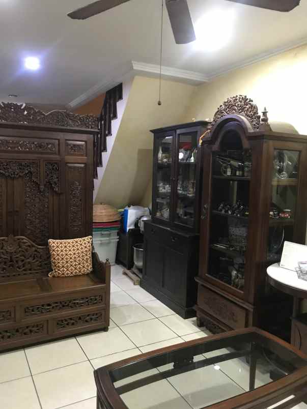 dijual rumah jln merpati kp tengah