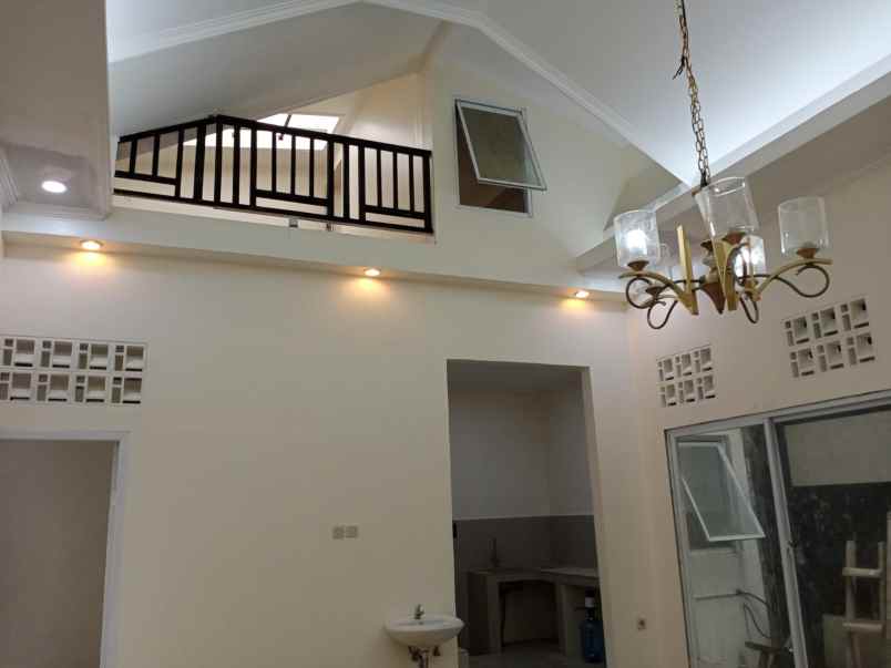 dijual rumah jln raya nusantara beji depok