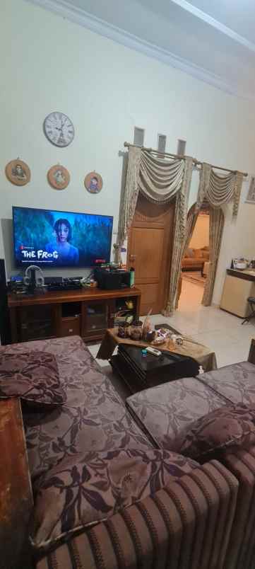 dijual rumah jln raya pandeglang