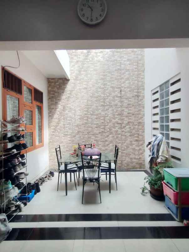 dijual rumah jln raya veteran bintaro