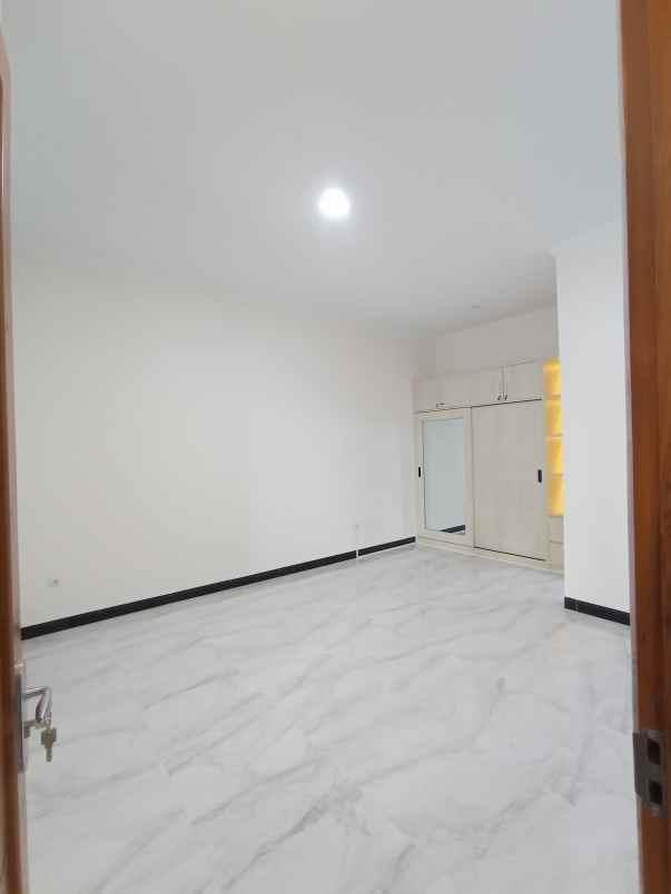 dijual rumah kadirojo purwomartani