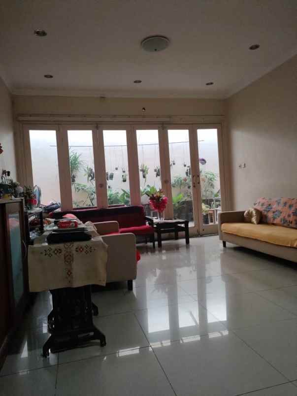 dijual rumah karawaci