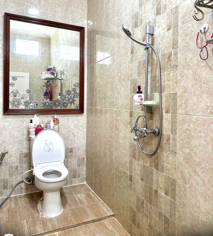 dijual rumah kebun besar