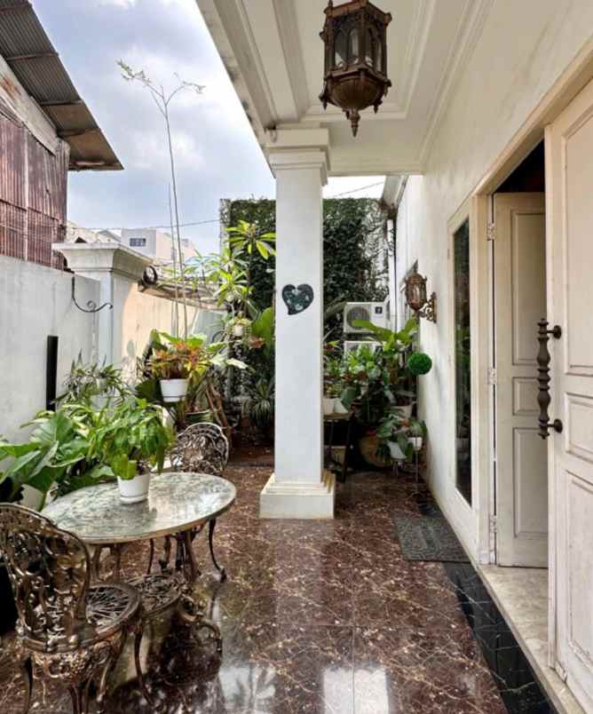 dijual rumah kebun besar