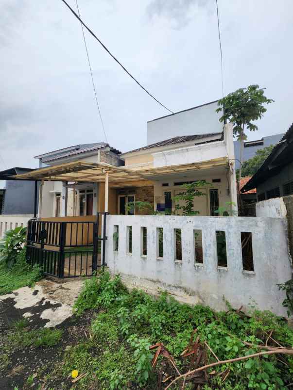 dijual rumah kel srengseng sawah kec