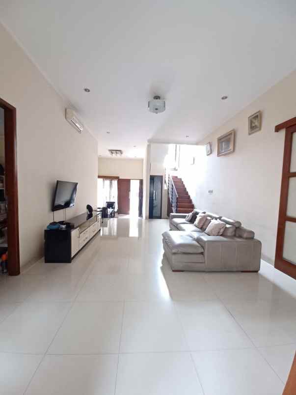 dijual rumah kemang pratama