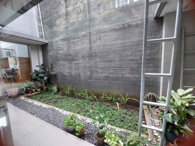 dijual rumah kemang pratama