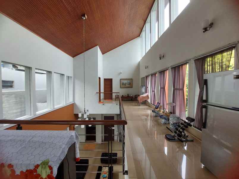 dijual rumah kemang pratama