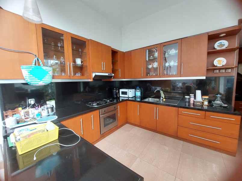 dijual rumah kemang pratama