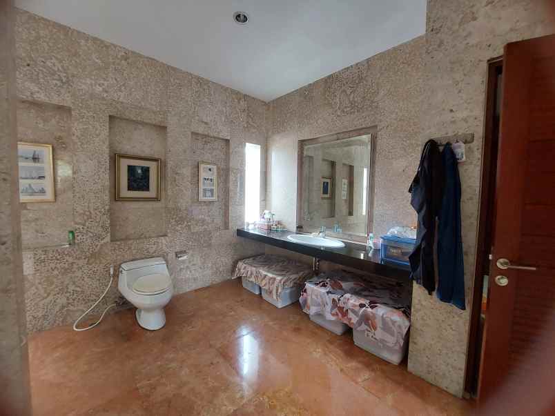 dijual rumah kemang pratama