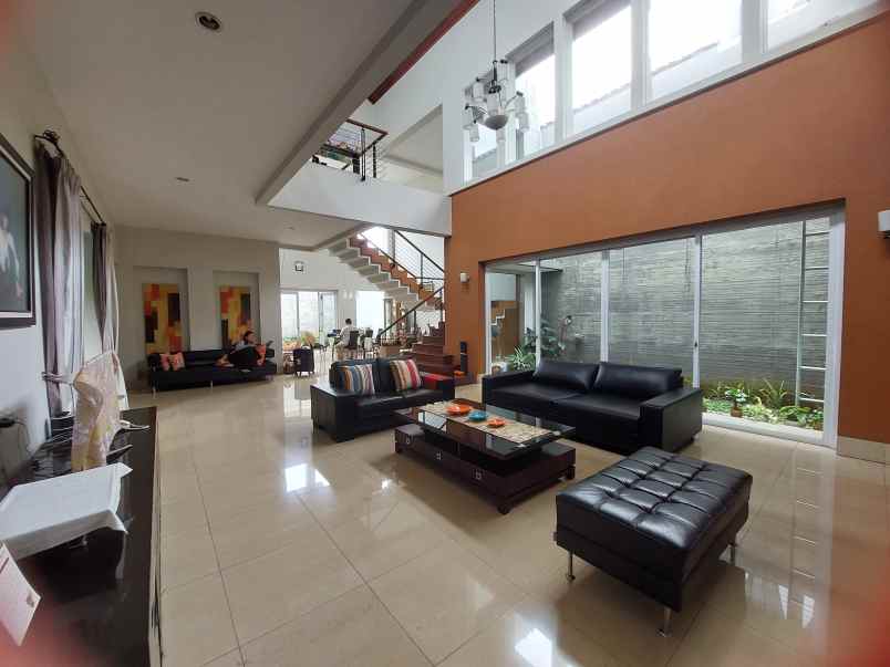dijual rumah kemang pratama