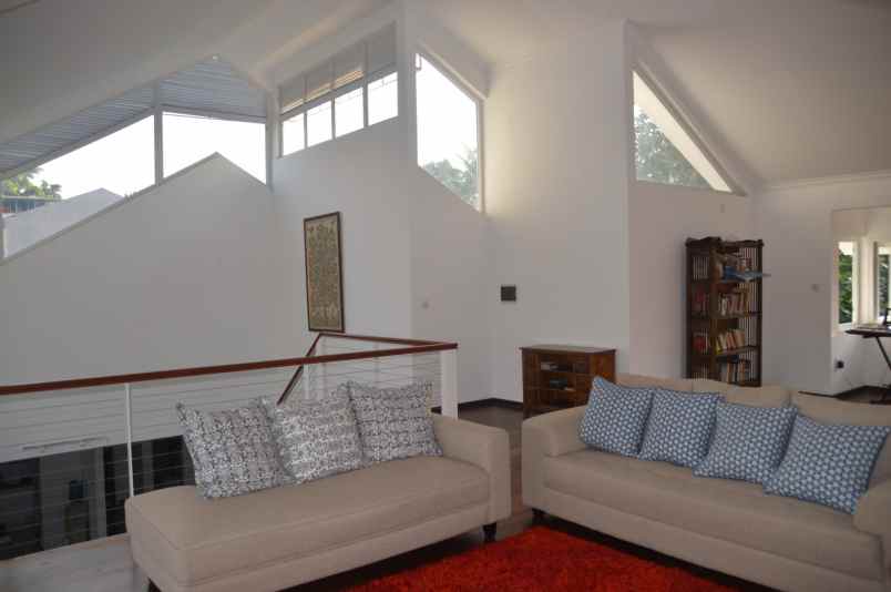 dijual rumah kemang timur kel bangka