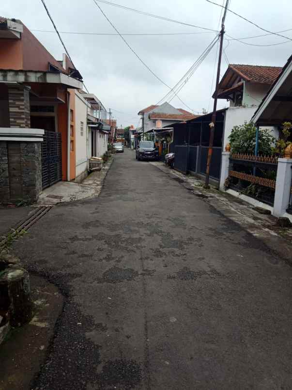 dijual rumah komp padasuka jl kebon