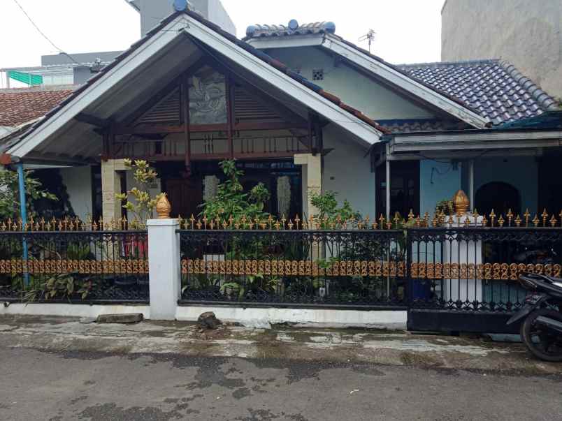 dijual rumah komp padasuka jl kebon