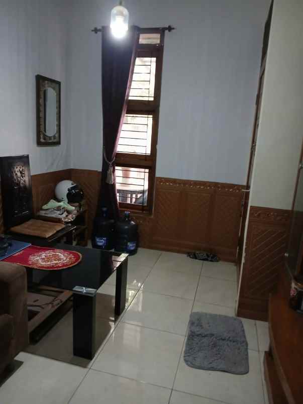 dijual rumah komplek bumi adipura