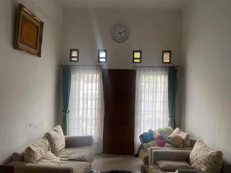 dijual rumah komplek mitra dago