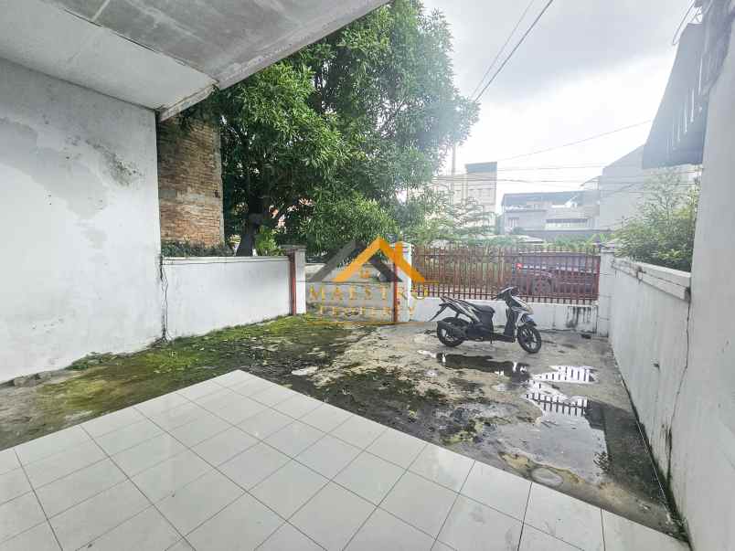 dijual rumah kondisi siap huni di jalan metal raya