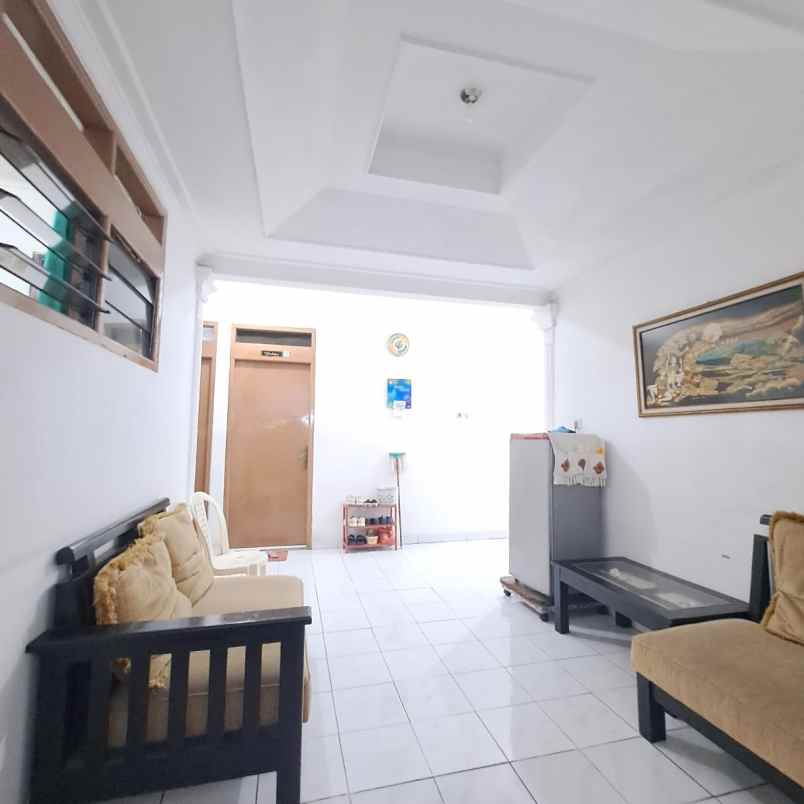 dijual rumah kost gandaria