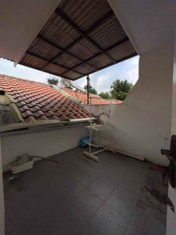 dijual rumah kota baru parahiyangan