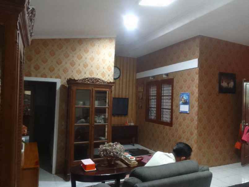dijual rumah kota mas