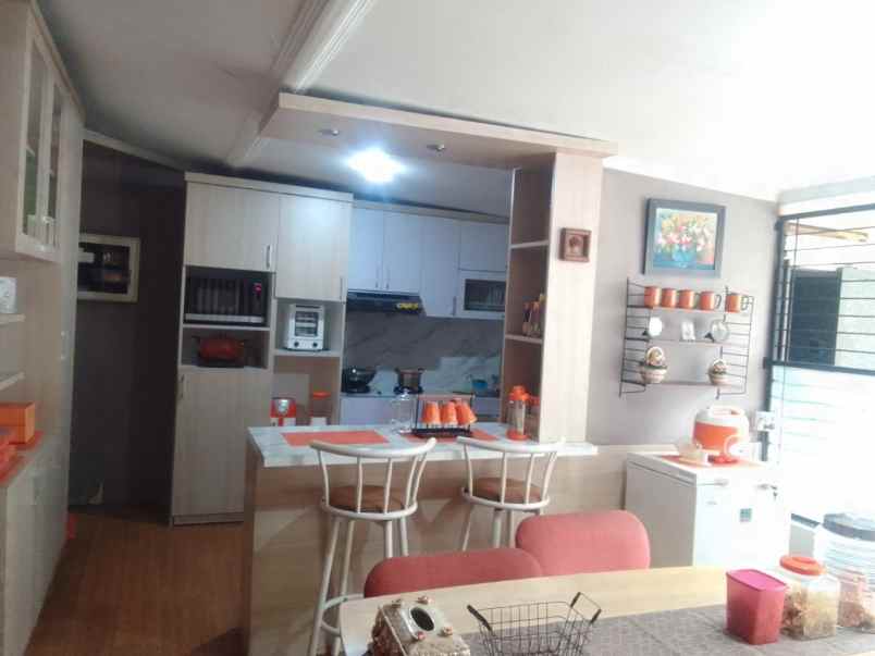 dijual rumah kota mas