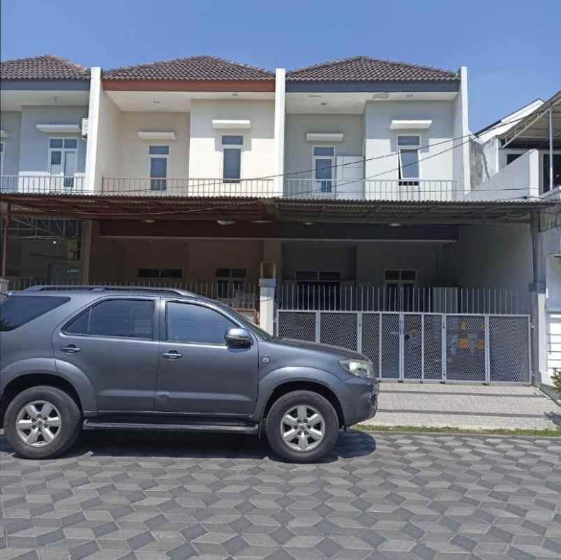 dijual rumah kutisari indah