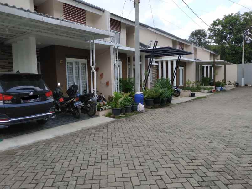 dijual rumah lokasi dekat perumahan