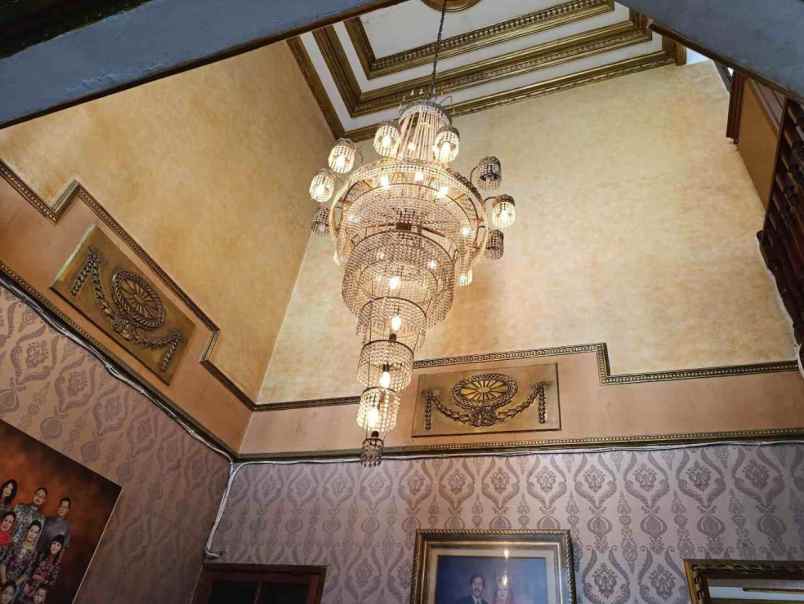 dijual rumah luas di hook pancoran mas depok