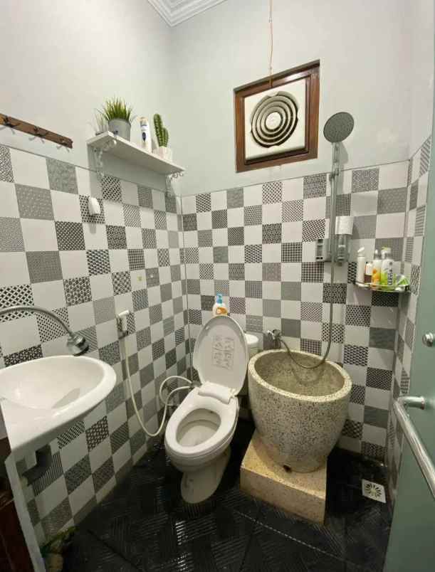 dijual rumah malangrejo