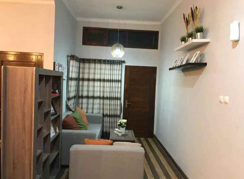 dijual rumah malangrejo