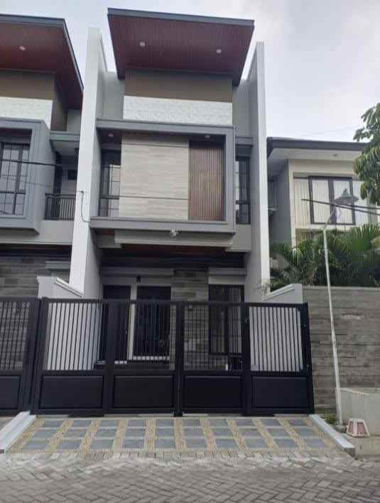 dijual rumah manyar