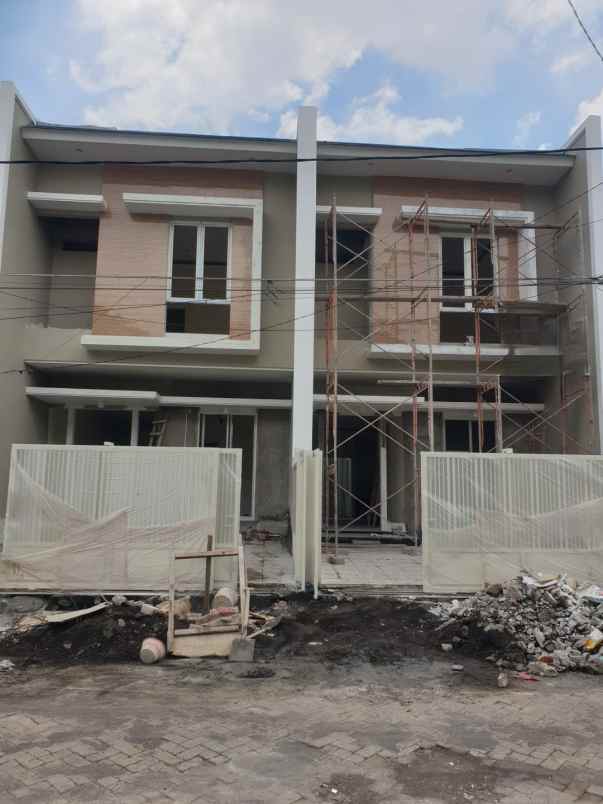 dijual rumah manyar kertoadi