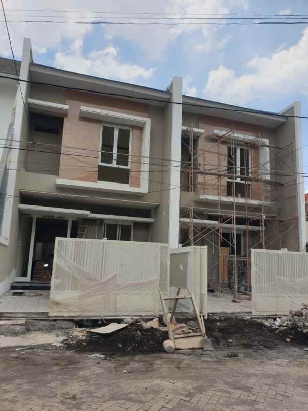 dijual rumah manyar kertoadi