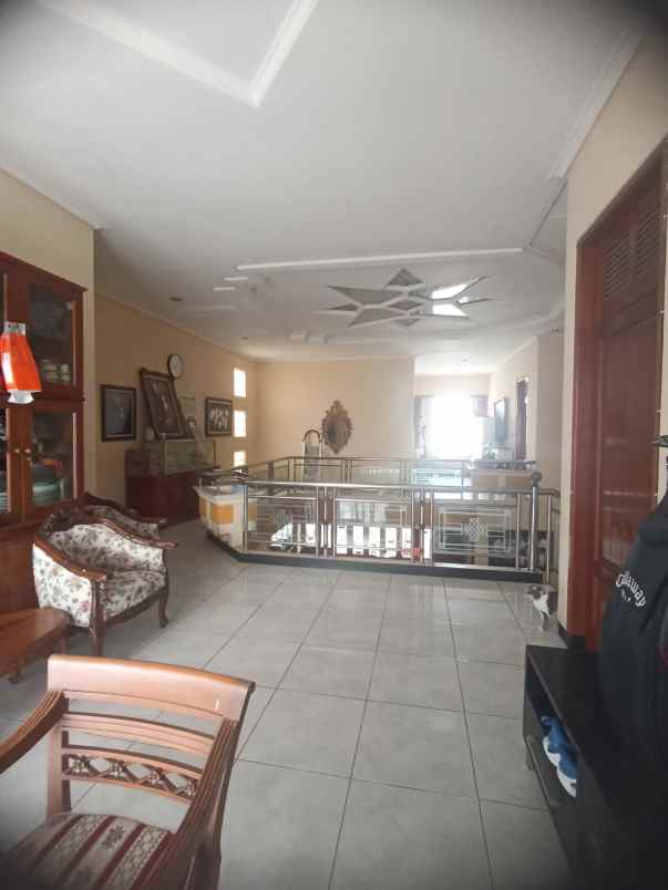 dijual rumah manyar kertoadi