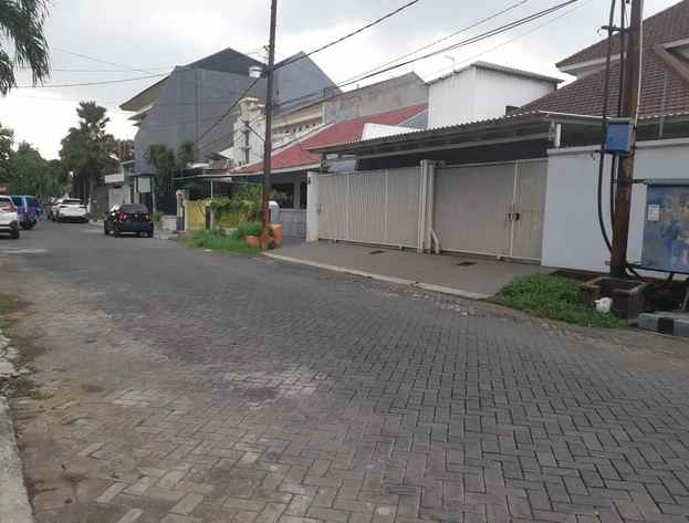 dijual rumah manyar tirtomoyo