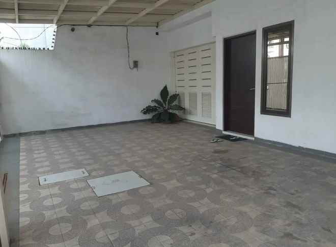 dijual rumah manyar tirtomoyo