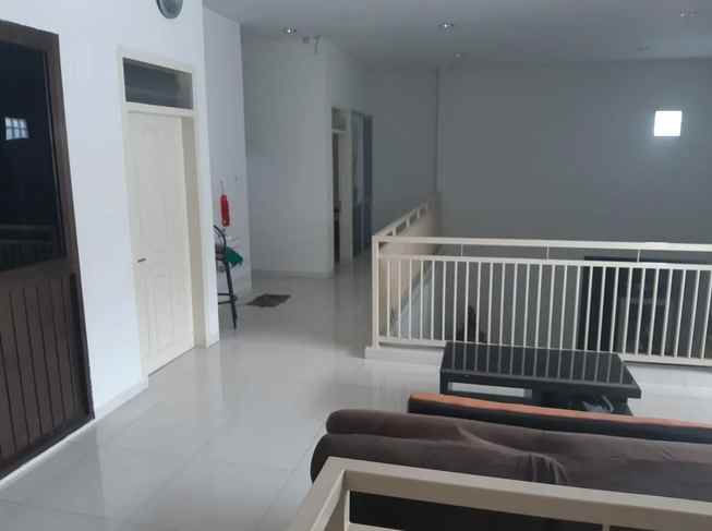 dijual rumah manyar tirtomoyo