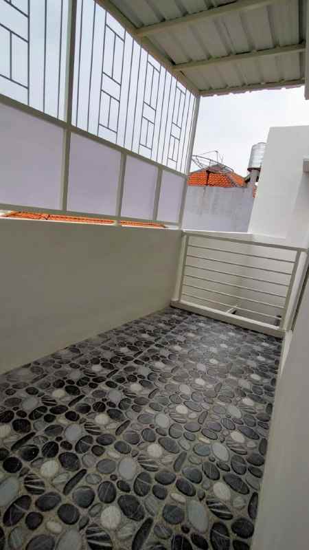 dijual rumah manyar tirtomoyo