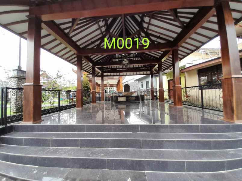 dijual rumah meteseh