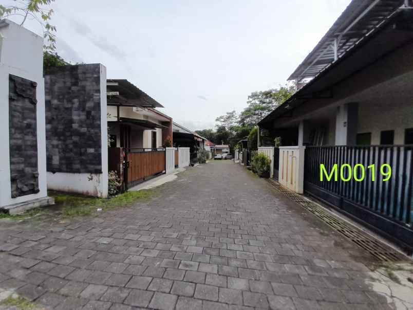 dijual rumah meteseh