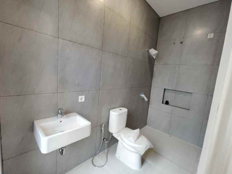 dijual rumah mulyosari