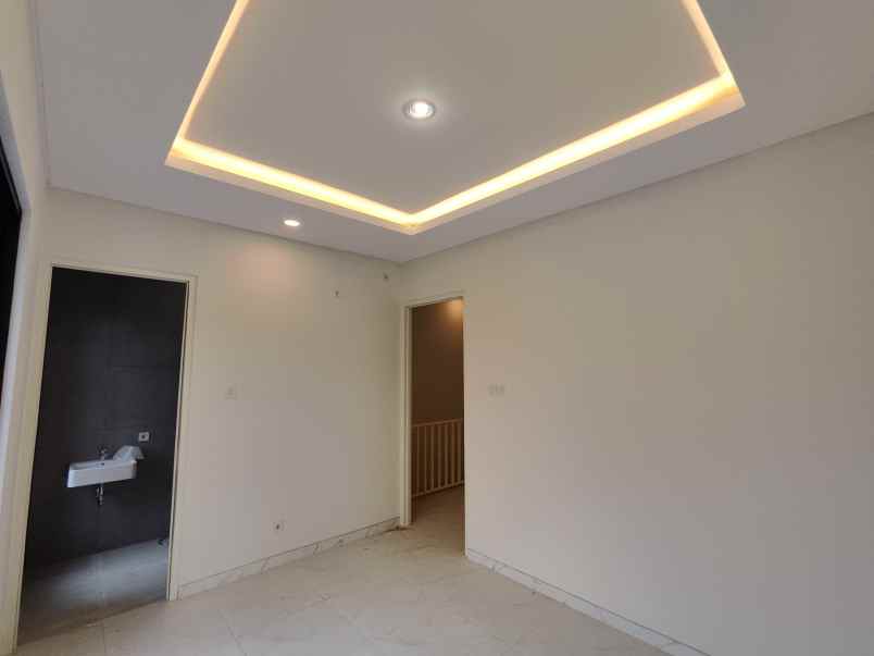 dijual rumah mulyosari