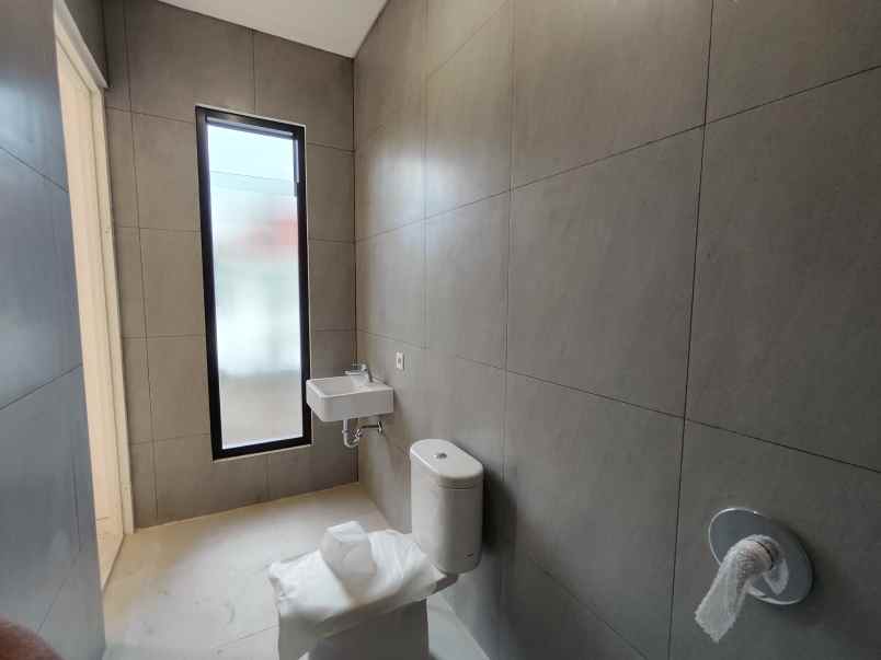 dijual rumah mulyosari