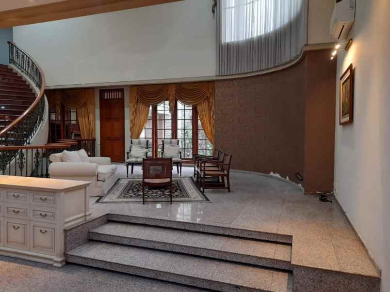dijual rumah nginden