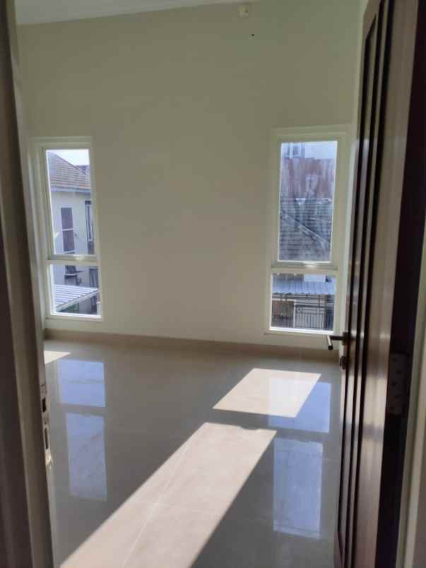 dijual rumah nogotirto