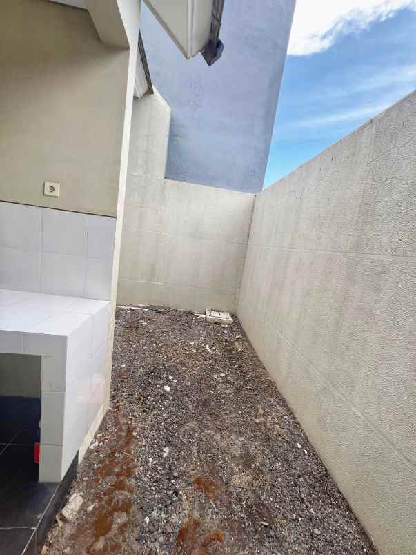 dijual rumah northwest park sambikerep