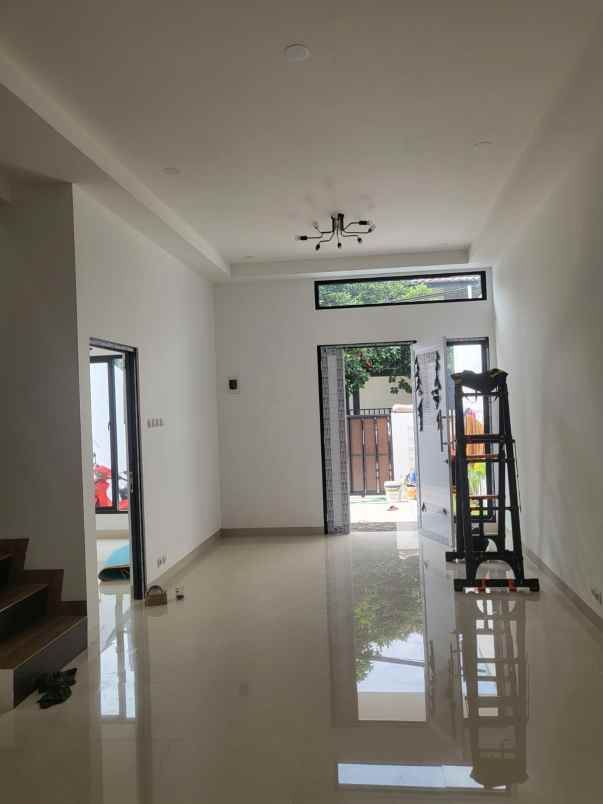 dijual rumah nusaloka bsd city