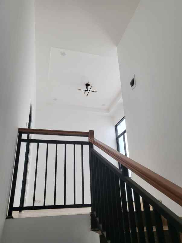 dijual rumah nusaloka bsd city