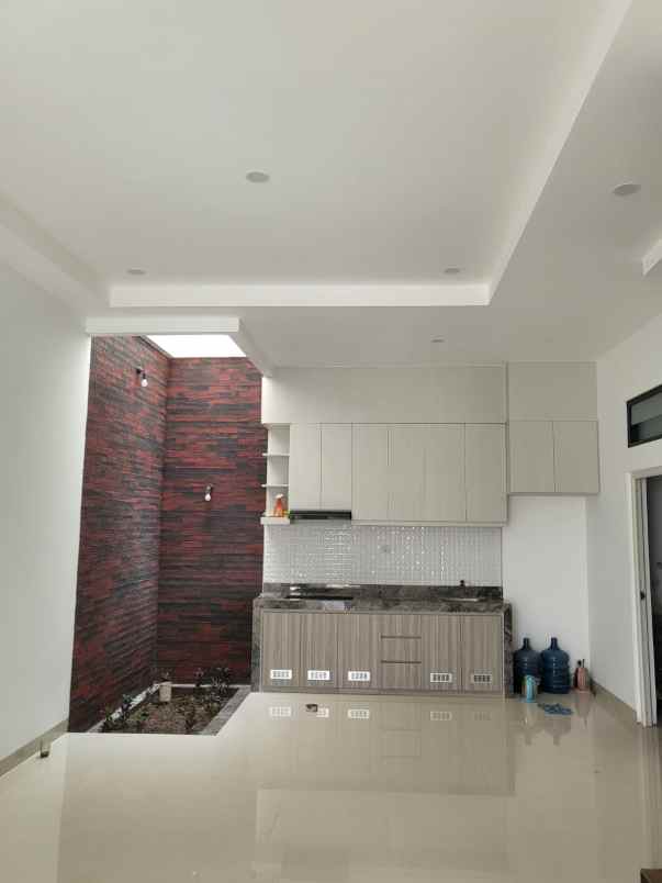 dijual rumah nusaloka bsd city