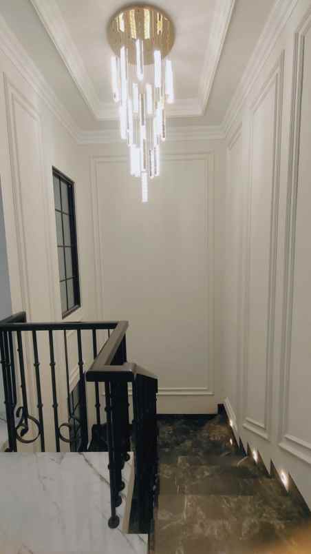 dijual rumah nusaloka bsd city